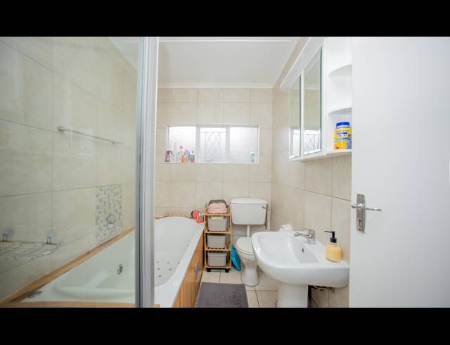 3 BEDROOM HOUSE FOR SALE IN BEACON BAY